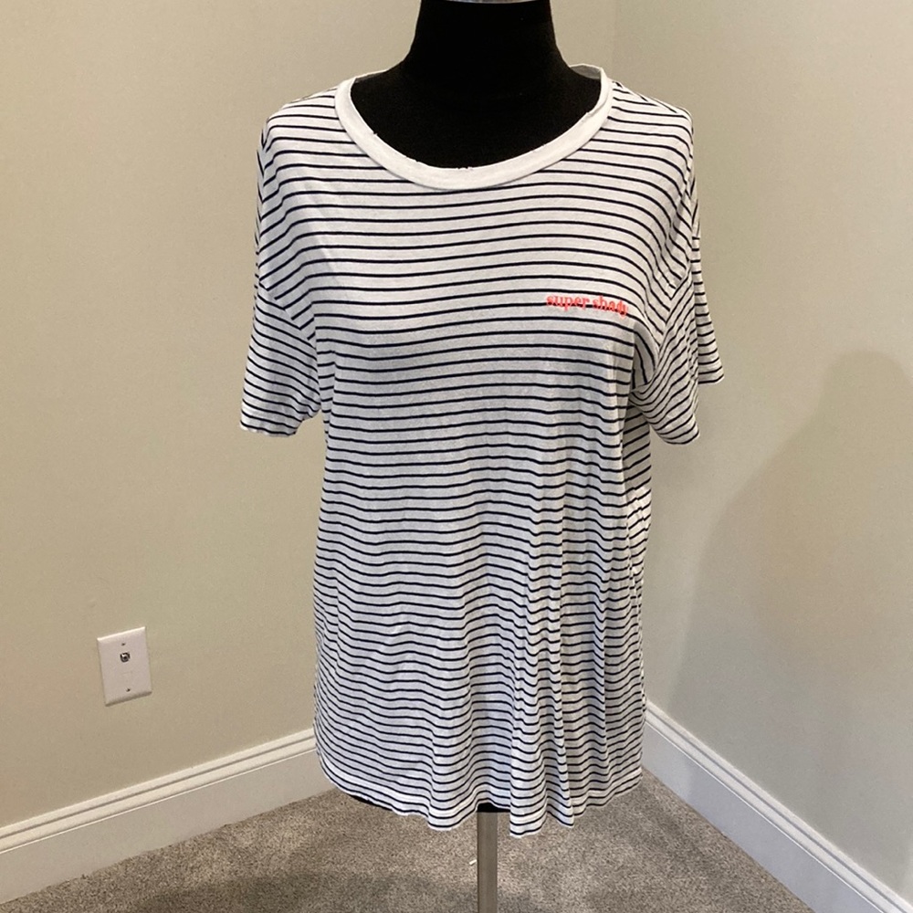 M10- nearly new EUC aerie short sleeve T-shirt.